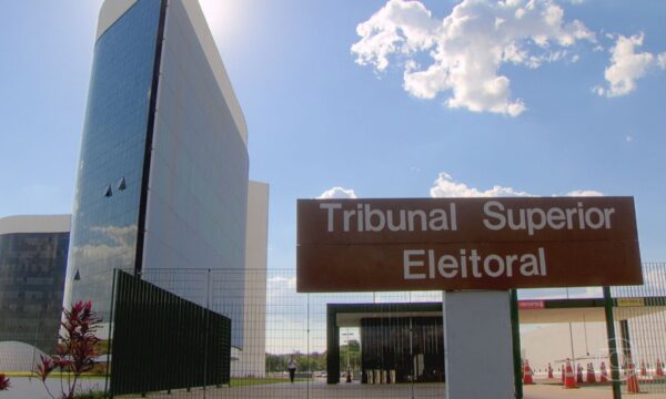TSE afirma que foi procurado por embaixada para tratar de encontro com funcionários dos EUA; motivo da agenda não foi informado