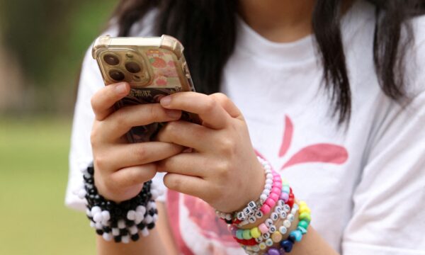 Da Austrália à Europa: veja países que restringem acesso de crianças às redes sociais