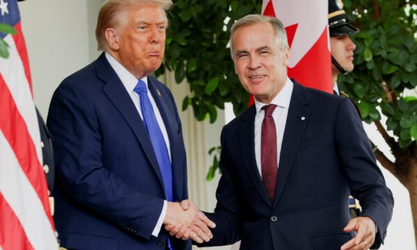 Canadá revida Trump e impõe tarifas de até 50% sobre produtos dos EUA