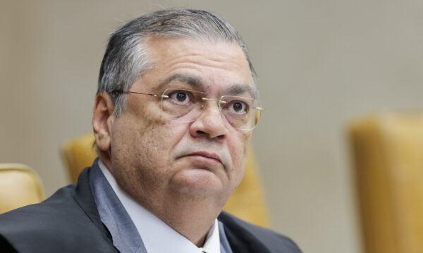 Dino afasta sobrinho de Carlos Brandão da presidência do Tribunal de Contas do Maranhão