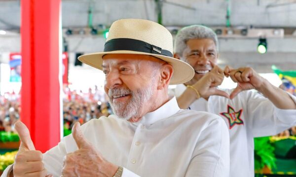 Convenção do PT na Bahia com Lula tem pedidos de votos; lei eleitoral prevê propaganda somente a partir de 16 de agosto