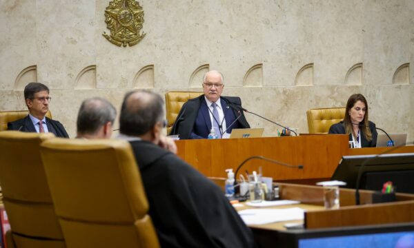 STF dá gratificação de até 22,5% a servidores em meio a discussões sobre limitação de penduricalhos