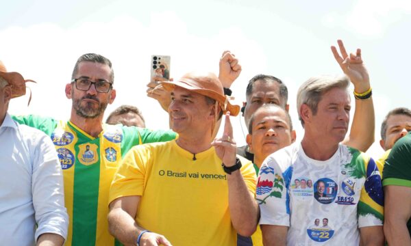 “Sou o carioca mais nordestino que já se viu”, diz Flávio durante motociata em AL