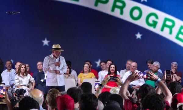 Escala 6×1, voto feminino, brigadas de agitação e ranking de porta-vozes: as estratégias de campanha para reeleição de Lula