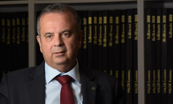 Coordenador de Flávio pede a Fachin fim do sigilo dos inquéritos das Fake News e das fraudes no INSS
