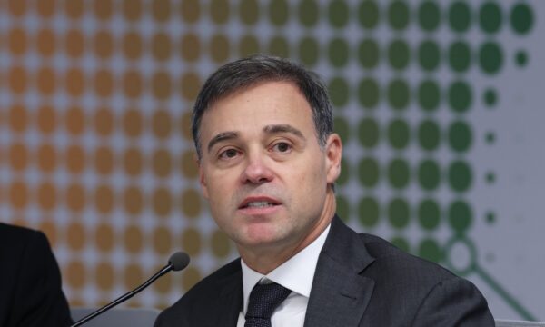 Mesmo após pedido de arquivamento da PGR, Mendonça deve insisitir que 
plenário do STF analise para mensagens entre Moraes e Vorcaro