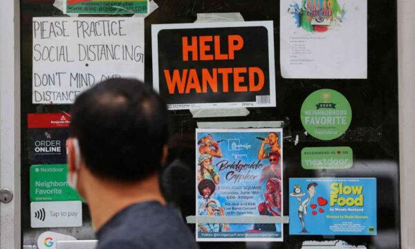 Pedidos semanais de auxílio-desemprego nos EUA têm leve alta em meio a mercado de trabalho estável