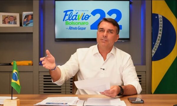 Após operação contra produtora de ‘Dark Horse’, Flávio diz que pedirá investigação de Dino