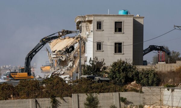 Israel anuncia demolição de casas e operações de busca após ataque na Cisjordânia